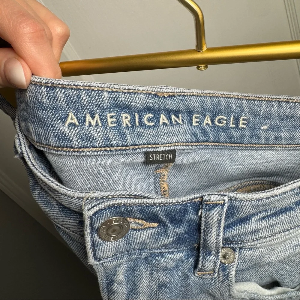 American Eagle Mom Straight Jean Light Wash Frayed Hem Straight Leg Jeans 8 Long